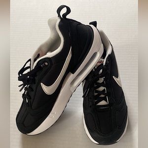 NIB Nike Air Max Dawn size 6Y